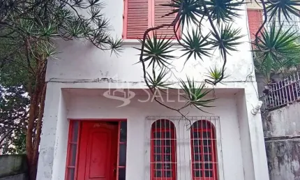 Casa à venda em Cerqueira César, São Paulo-SP: 3 quartos, 1 suíte, 1 sala, 2 banheiros, 2 vagas, 140m². Venha conferir!