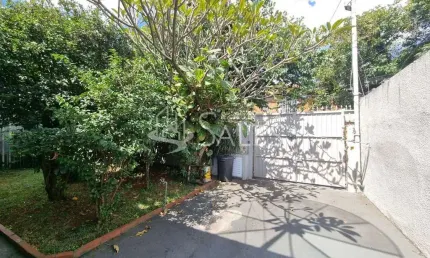 Casa de Luxo para Locação em Indianópolis, São Paulo-SP: 2 quartos, 2 suítes, 3 banheiros, 6 vagas de garagem, 251m² de área.