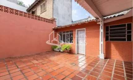 Casa assobradada à venda em Indianópolis, São Paulo-SP: 3 quartos, 1 suíte, 4 vagas, 199m². Venha conferir!
