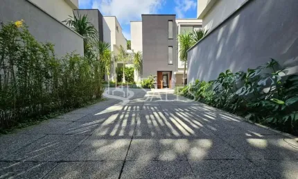 Casa em Condomínio de Alto Padrão, 4 Suítes,  4 Vagas, Piscina, Churrasqueira no Alto da Boa Vista