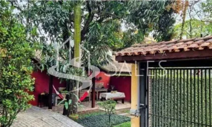 Casa à venda na Vila Irmaos Arnoni, São Paulo-SP: 4 quartos, 2 suítes, 3 salas, 4 banheiros, 3 vagas, 205m². Confira!