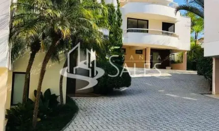 Casa de luxo na Vila Mascote: 4 quartos, 4 suítes, 7 banheiros, 4 vagas de garagem e 700m² de área em São Paulo-SP.