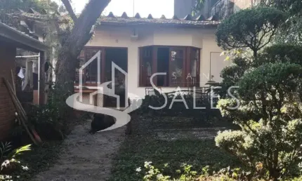 Casa à venda em São Paulo-SP, Sumarezinho: 3 quartos, 1 banheiro, 3 vagas de garagem, 300m² de área. Aproveite!