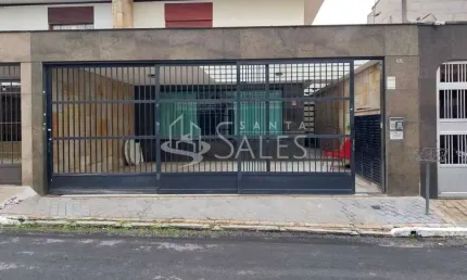 Casa bem localizada em rua tranquila. Com 3 quartos 3 vagas.