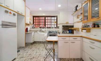 Casa à Venda em Perdizes, São Paulo: 3 Quartos, 3 Suítes, 240m² e 2 Vagas de Garagem!