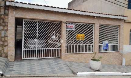 Casa à Venda em Vila Formosa, São Paulo-SP: 4 Quartos, 2 Salas, 3 Banheiros. Agende sua Visita!