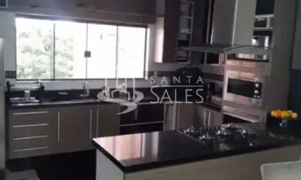 Imperdível casa à venda na zona Leste de São Paulo, com 3 quartos, 3 suítes e 300m² de área!