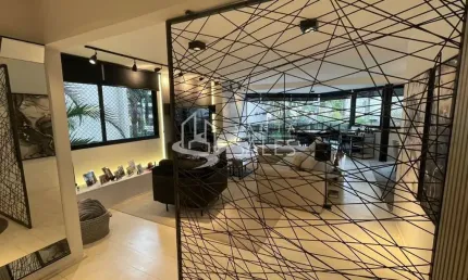 Imponente apartamento de 4 quartos com 2 suítes e 247m² na Aclimação, São Paulo-SP!
