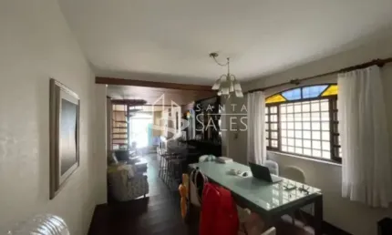 Casa de luxo à venda em São Paulo-SP no Alto da Lapa: 3 quartos, 3 suítes, 2 salas, 4 banheiros, 2 vagas de garagem, 200m².