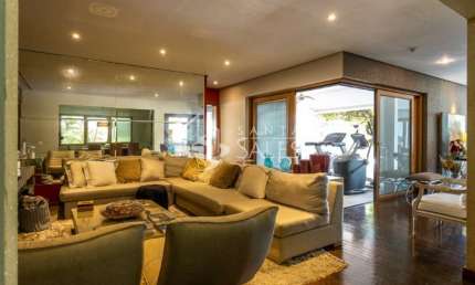 Residência de Luxo em Alphaville: Casa com 6 quartos, 5 suítes, 3 salas e 796m² em Santana de Parnaíba-SP