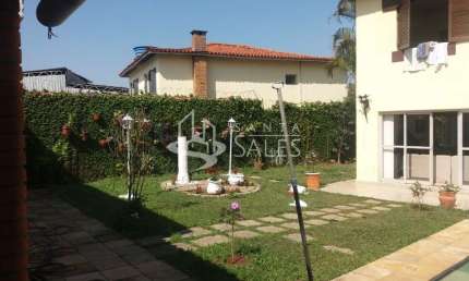 Imperdível oportunidade: Casa à venda em Interlagos, São Paulo-SP, com 4 quartos, 2 suítes, 3 salas, 6 banheiros, 5 vagas de garagem e 258,00 m² de área total!