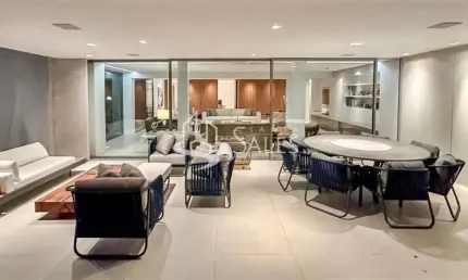 Imperdível casa à venda em São Paulo-SP: 5 quartos, 5 suítes, 8 salas, 8 banheiros, 4 vagas de garagem, 700m² no Brooklin Paulista.
