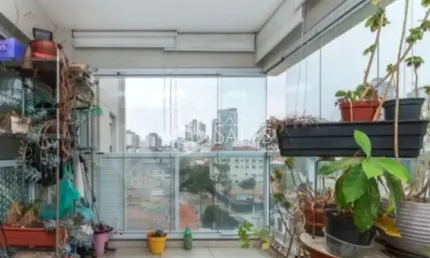 Imperdível! Apartamento à venda em SP, Vila Dom Pedro I: 3 quartos, 1 suíte, 2 salas, 2 banheiros, 2 vagas, 65m², varanda gourmet, aceita pet.
