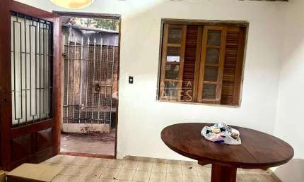 Casa para locação em Alumínio-SP: 2 quartos, 1 sala, 1 banheiro, 1 vaga de garagem e 50,00 m² de área!