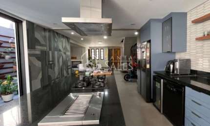 Magnífica Casa à Venda em São Paulo - Planalto Paulista: 3 quartos, 1 suíte, 2 salas, 3 banheiros, 2 vagas, 141 m².