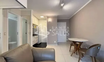 Studio semi-mobiliado em localização privilegiada. design de interior refinado e de bom gosto.
