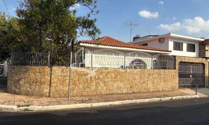Imperdível oportunidade de adquirir casa de luxo na Vila Carrão, São Paulo-SP: 3 quartos, 1 suite, 1 sala, 3 banheiros, 2 vagas de garagem, 233,00 m² de área.