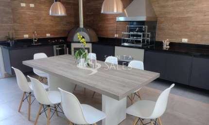 Casa de luxo em condomínio fechado em Alphaville, Santana do Parnaíba-SP: 3 quartos, 3 suítes, 4 salas, 6 vagas de garagem, 460m²