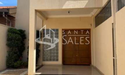 Imperdível oportunidade! Casa à venda no Centro de Bebedouro-SP com 4 quartos, 1 suíte, 1 sala, 2 banheiros, garagem e 350m².