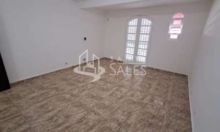 Imperdível oportunidade: Casa à venda com 2 quartos, 1 sala, 2 banheiros e 4 vagas de garagem no Parque Maria Helena, SP.
