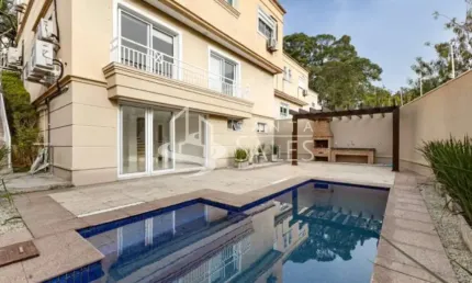 Luxuosa casa de 4 quartos e 4 suítes na Vila Sônia, São Paulo-SP, com 568m² e 4 vagas de garagem