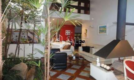 Casa a Venda 5 dormitorios sendo 5 suites, 4 Vagas de Garagem - Saude