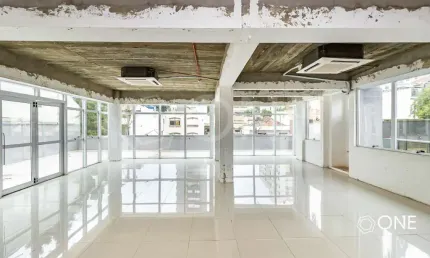 Sala comercial para alugar na Avenida Lavras, 334, Petrópolis, Porto Alegre por R$ 4.900