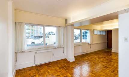 Apartamento com 2 quartos à venda na Rua Doutor Timóteo, 900, Moinhos de Vento, Porto Alegre por R$ 680.000
