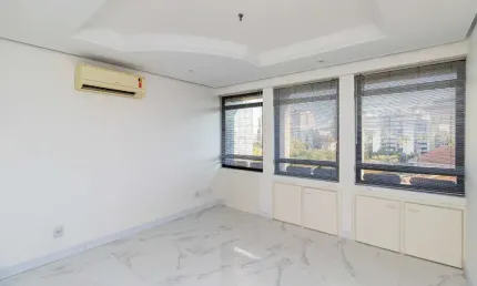 Sala comercial à venda na rua fernando gomes, 128, moinhos de vento, porto alegre por r$ 583.000