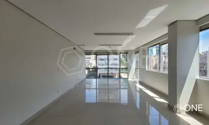 Sala comercial para alugar na Rua Eudoro Berlink, 354, Auxiliadora, Porto Alegre por R$ 2.600