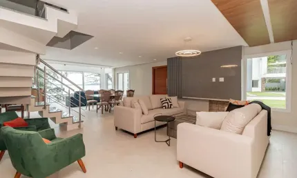 Casa em condomínio fechado com 3 quartos para alugar na Avenida Coronel Marcos, 1239, Pedra Redonda, Porto Alegre por R$ 29.900