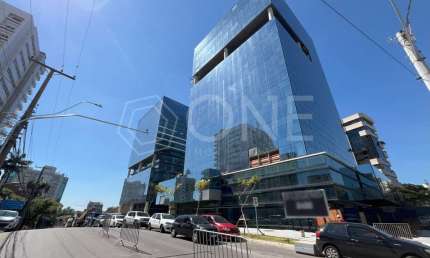 Sala comercial para alugar na Avenida Carlos Gomes, 1130, Três Figueiras, Porto Alegre por R$ 77.644