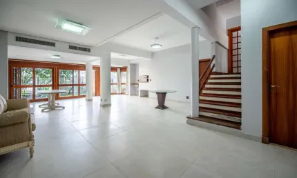 Casa em condomínio fechado com 6 quartos à venda na Rua Gustavo Schmidt, 277, Três Figueiras, Porto Alegre por R$ 2.900.000