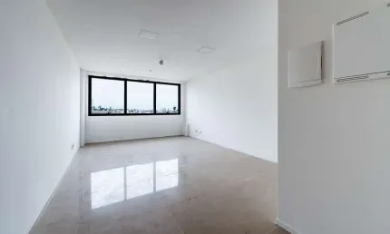 Sala comercial para alugar na Avenida Assis Brasil, 2827, Cristo Redentor, Porto Alegre por R$ 2.500