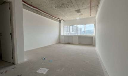 Sala comercial para alugar na Avenida Ipiranga, 7464, Jardim Botânico, Porto Alegre por R$ 5.400