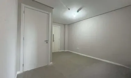 Sala comercial para alugar na Rua Coronel Aparício Borges, 260, Teresópolis, Porto Alegre por R$ 4.300