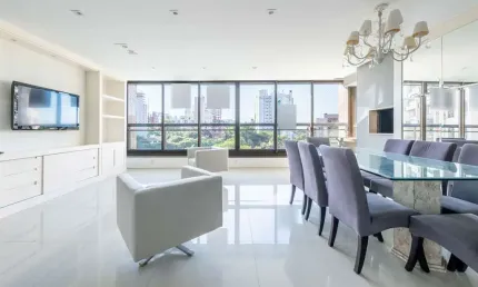 Apartamento com 3 quartos à venda na Rua Primeiro de Janeiro, 150, Três Figueiras, Porto Alegre por R$ 2.130.000