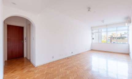 Apartamento com 3 quartos à venda na Rua Vinte e Quatro de Outubro, 471, Moinhos de Vento, Porto Alegre por R$ 700.000