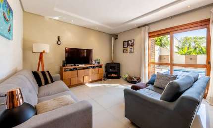 Casa em condomínio fechado com 3 quartos à venda na Rua Doutor Jorge Fayet, 636, Chácara das Pedras, Porto Alegre por R$ 1.920.000