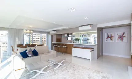 Apartamento com 3 quartos à venda na Avenida Lageado, 1100, Petrópolis, Porto Alegre por R$ 2.695.000