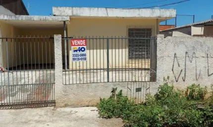 Casa a Venda  Terreno 366,30M² , Construção 107 M² Região Central .