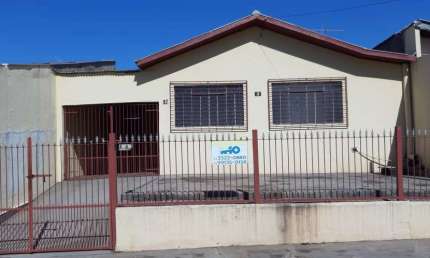 Casa a Venda  com Terreno  de 200 M²  80 M²  de Construção ,  Parigot 1