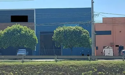 Barracão Comercial para Venda ou Permuta por Casa em Condomínio Zona Sul.