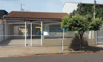 Casa a Venda  com Terreno de 350,38 M²  e 106,95 M² de construção Jd. Hedy