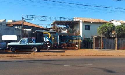 Terreno com área  710 M ² com algumas benfeitorias com ótima localização .
