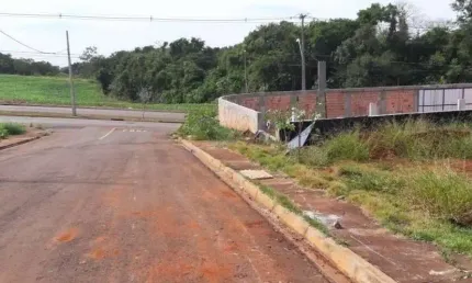 Terreno de rua a Venda  Área total de 250 M² no Santa Regina