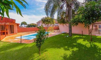 Casa ampla com excelente espaço de lazer, com 800 m² de terreno: