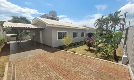Casa térrea com terreno fantástico no bairro tropical.
