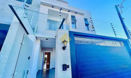 Sobrado à venda, com piscina, 3 suítes, 2 vagas, Centro - Toledo/PR