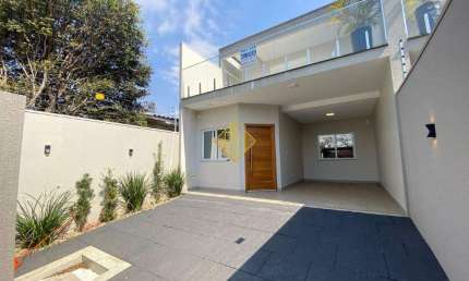 VENDE-SE SOBRADO NOVO NO BAIRRO SANTA CRUZ COM SOBRA DE TERRENO- CASCAVEL/PR